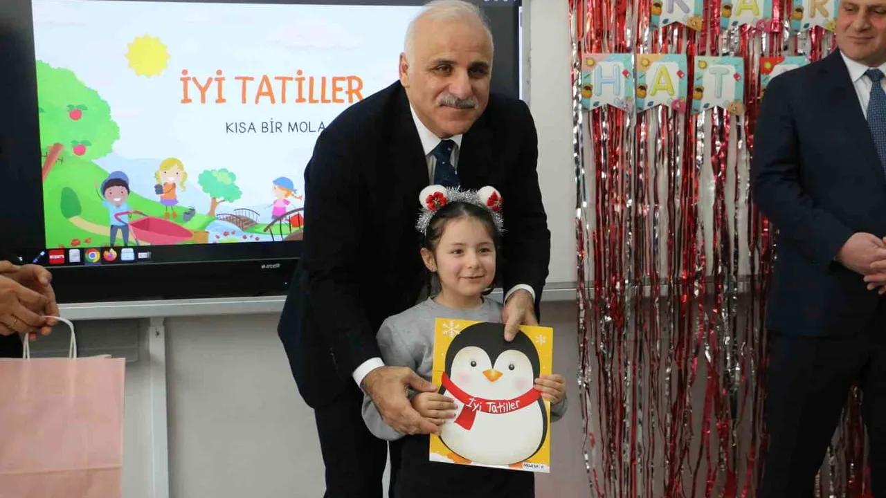 Diyarbakır'da 458 bin 207 öğrenci karne aldı; okullar 2 Şubat Pazartesi başlayacak