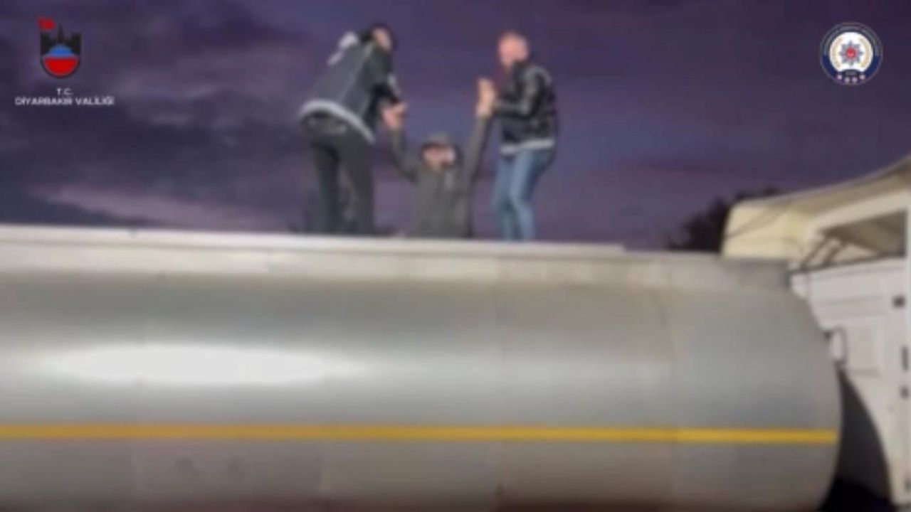 Diyarbakır’da atık tankeri içinde 32 Afgan göçmen kurtarıldı; 4 organizatör tutuklandı, 1 ev hapsi