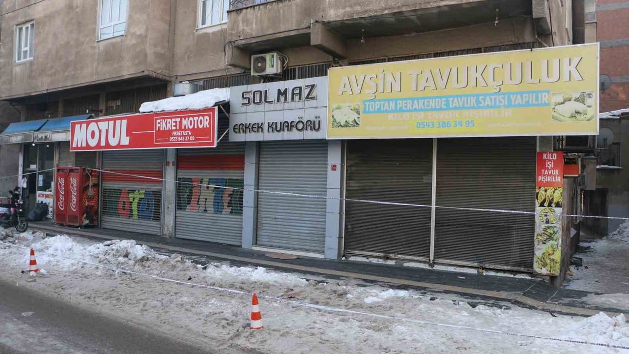 Diyarbakır’da çatlayan kolon nedeniyle 83 kişi tahliye edildi; sakinler gece nöbeti tutuyor