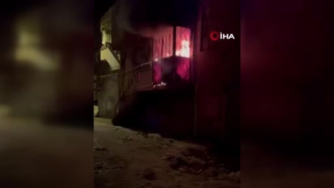 Diyarbakır'da ev yangını: Yenişehir Şehitlik'te 2 kişi dumandan etkilendi