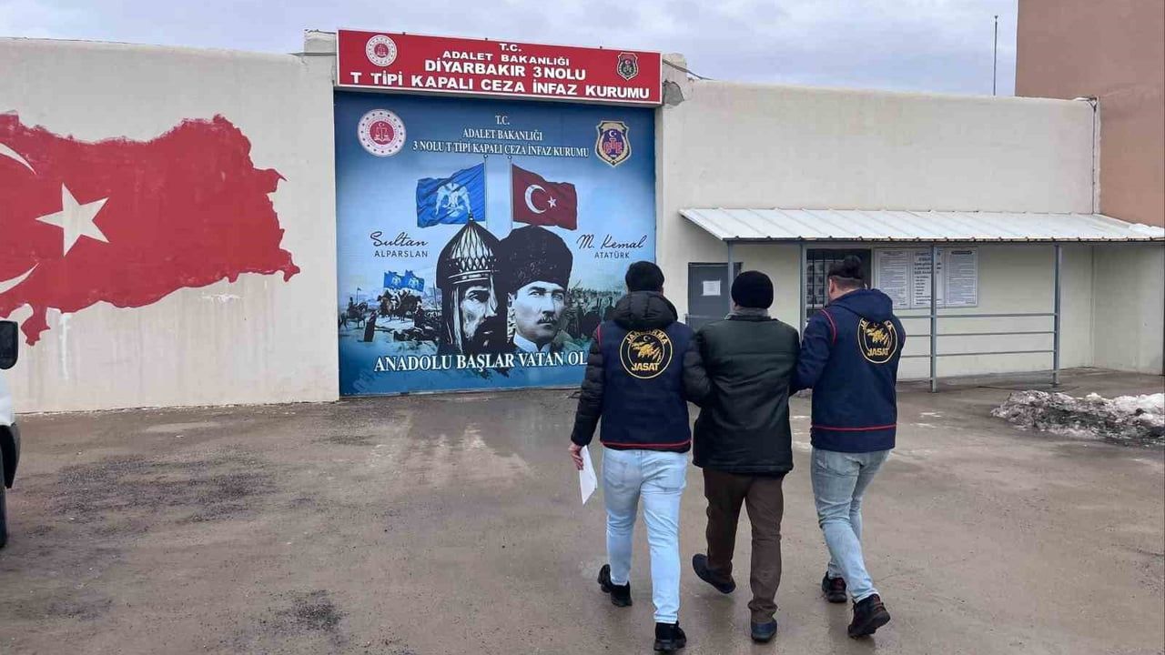 Diyarbakır'da Jandarma Operasyonlarında 132 Aranan Şahıs Yakalandı