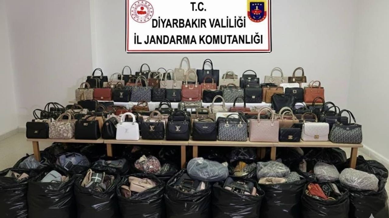 Diyarbakır'da jandarma operasyonunda çok sayıda silah ve kaçak malzeme ele geçirildi