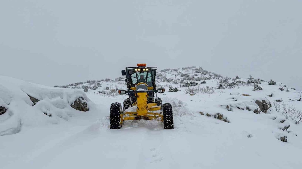 Diyarbakır'da Kapanan Kırsal Yollar Günler Sonra Ulaşıma Açıldı
