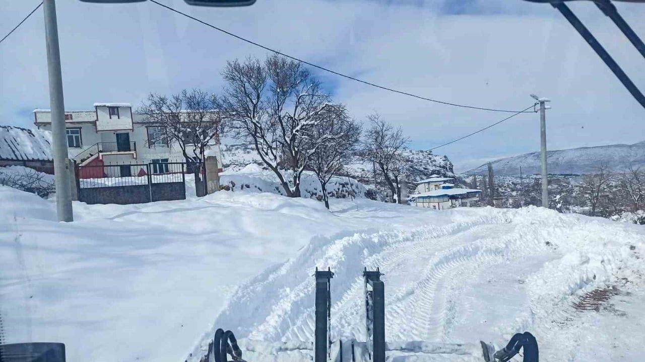 Diyarbakır'da kırsal mahalle yolları 19-21 Ocak'ta 10 ilçede toplam bin 927,4 km ulaşıma açıldı