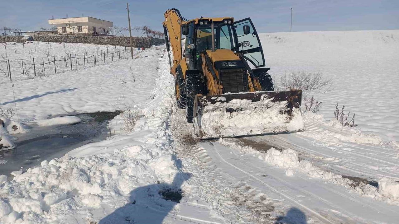 Diyarbakır'da kırsal mahallelerde 2 bin 622,7 kilometre yol ulaşıma açıldı