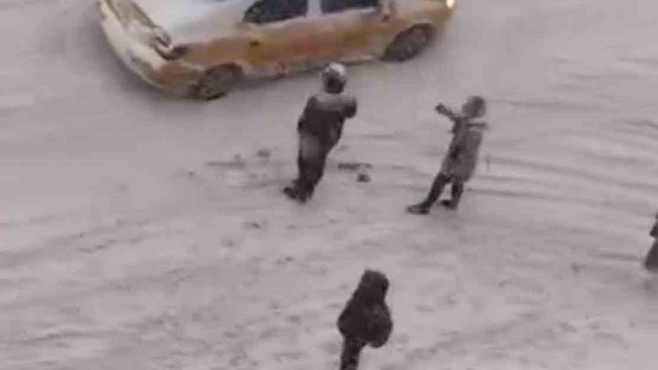 Diyarbakır'da Üç Gündür Süren Yoğun Kar Yağışı Hayatı Durma Noktasına Getirdi