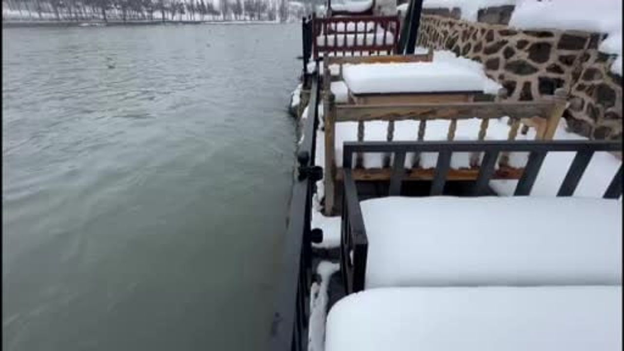 Diyarbakır'da yoğun kar yağışı Dicle Nehri su seviyesini yükseltti