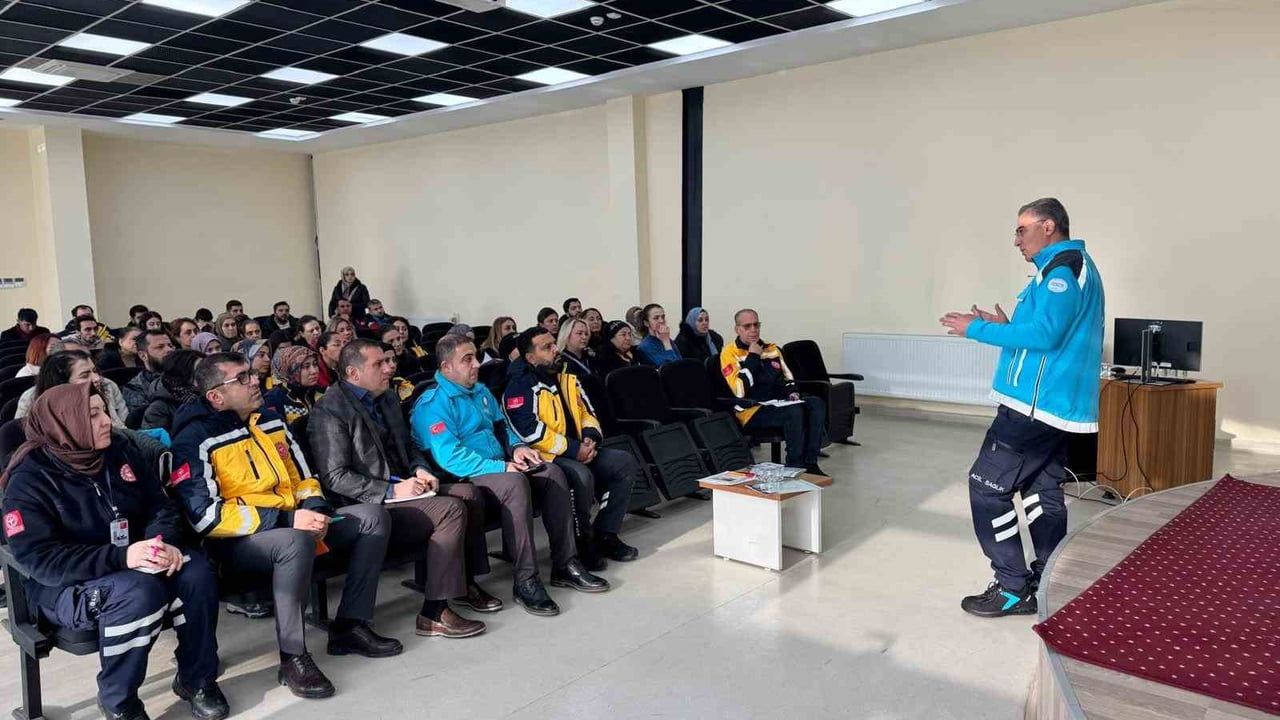 Diyarbakır'da Yoğun Kar Yağışında Sağlık Ekipleri Koordineli Çalışmayla Hizmeti Sürdürdü