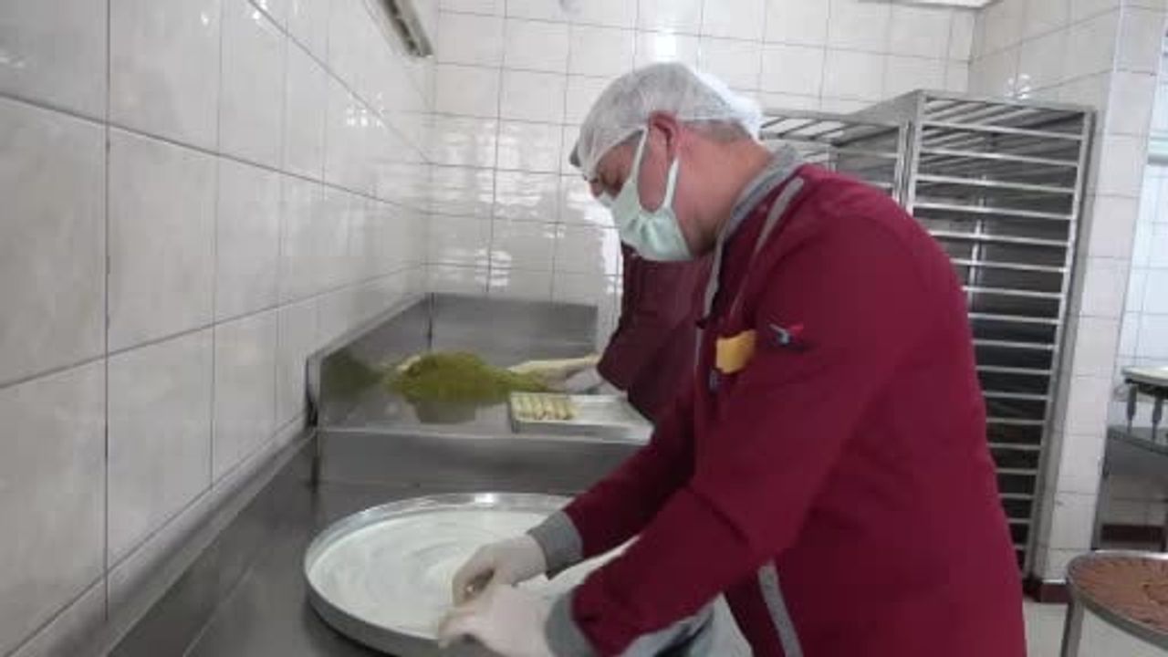 Diyarbakır’ın Meşhur Kadayıfçı Sıtkı Usta 2025’te Yaklaşık 40 Ton Tatlı Satarak Rekor Kırdı