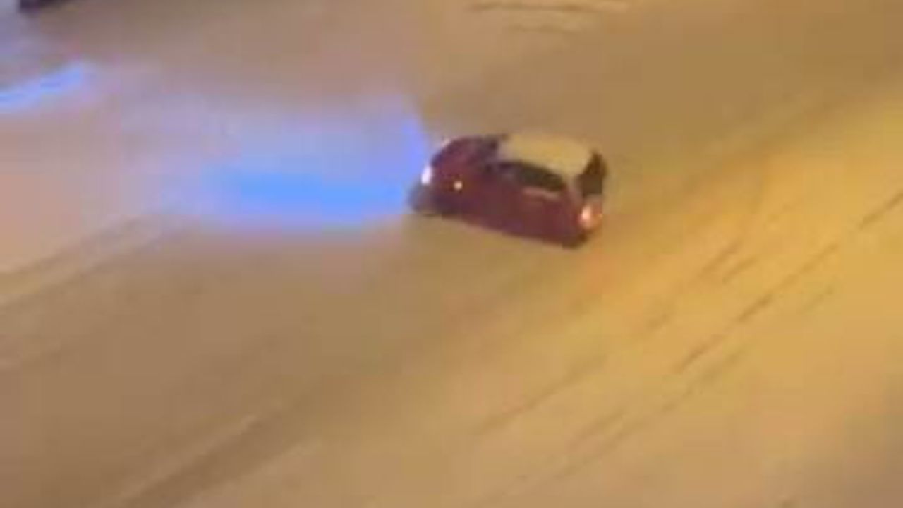 Diyarbakır Kayapınar'da kar üstünde tehlikeli drift anları cep telefonuna yansıdı