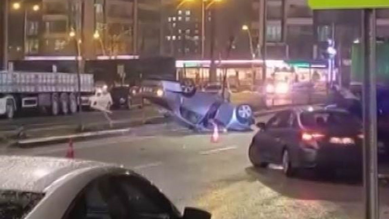 Diyarbakır Kayapınar'da otomobil refüje çarpıp takla attı: 1 yaralı