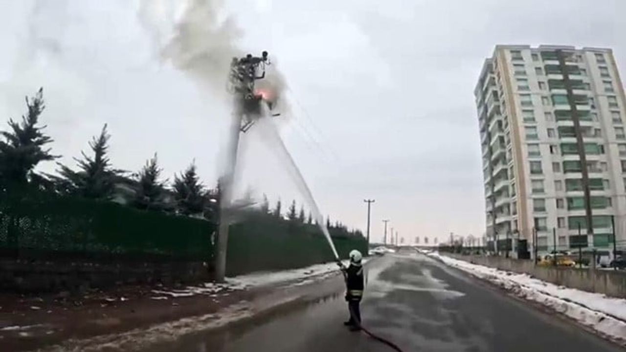 Diyarbakır Kayapınar'da trafodaki yangın itfaiye erinin kask kamerası ile kaydedildi