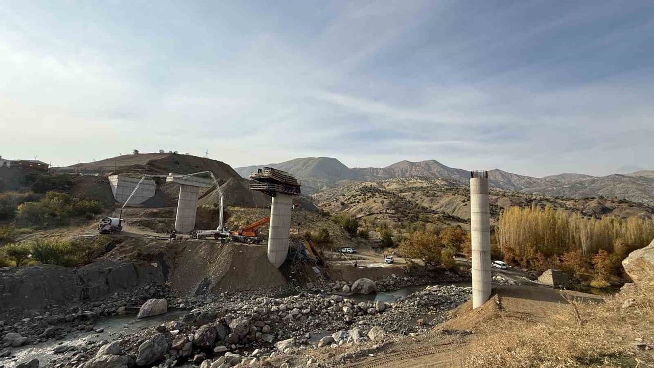 Diyarbakır Kulp'taki viyadük çöküşüne ilişkin bilirkişi raporu: Aşırı yükleme ve yetersiz iskele bağlantısı tespit edildi