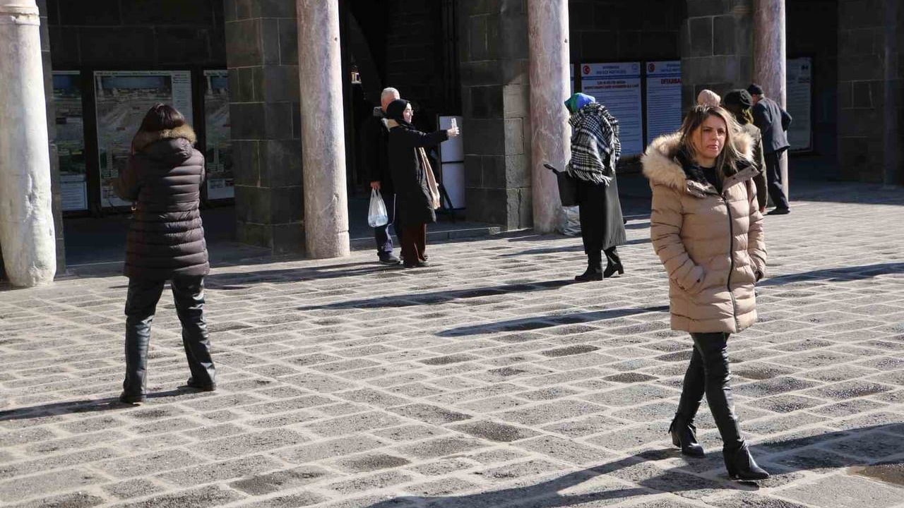 Diyarbakır, Sert Kışa Rağmen Turistleri Ağırlamaya Devam Ediyor