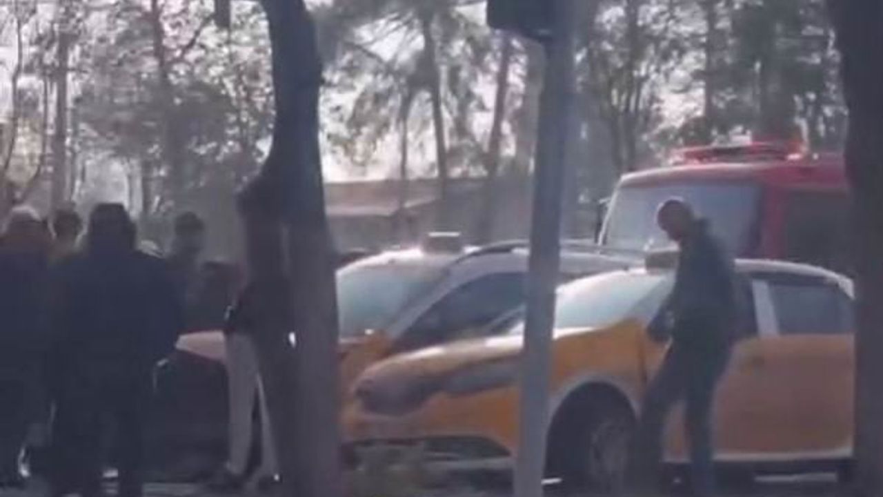 Diyarbakır Yenişehir'de İstasyon Caddesi'nde 3 taksinin karıştığı zincirleme kaza: maddi hasar oluştu