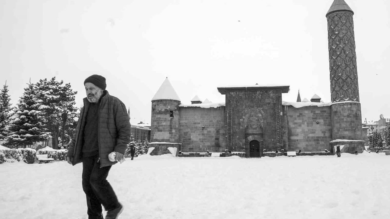 Doğu Anadolu'da Kar ve Buzlanma Uyarısı: Erzurum, Ardahan, Bayburt ve Erzincan İçin Tahmin