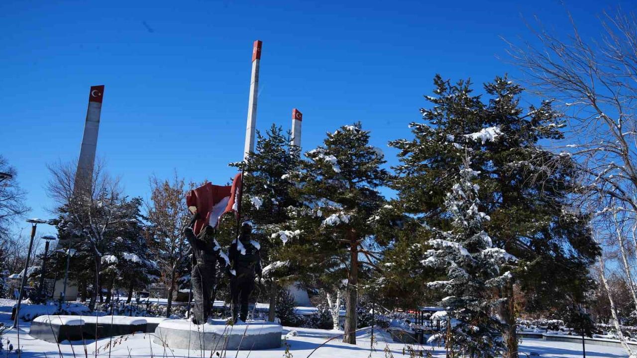 Doğu'da aralıklı kar ve kuvvetli rüzgar uyarısı; Tekman'da 12 Ocak'ta eğitime ara