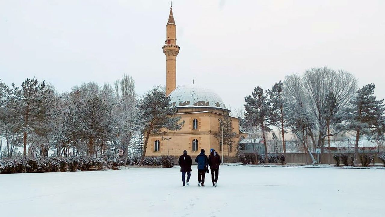 Doğu'da aralıklı kar yağışı ve buzlanma uyarısı