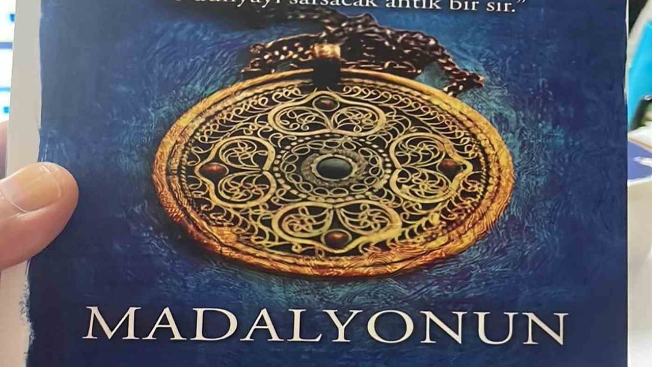 Dr. Mehmet Yavuz'un İlk Romanı Madalyonun Sırrı — Modern Tıp ve Kadim Bilgi Arasında