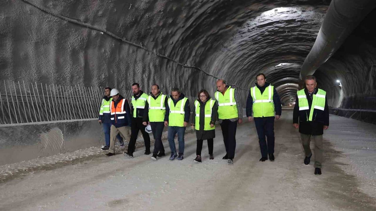 Dülük-OSB Tüneli’nin yüzde 25’i tamamlandı: Ulaşım süresi 45 dakikadan 10 dakikaya inecek