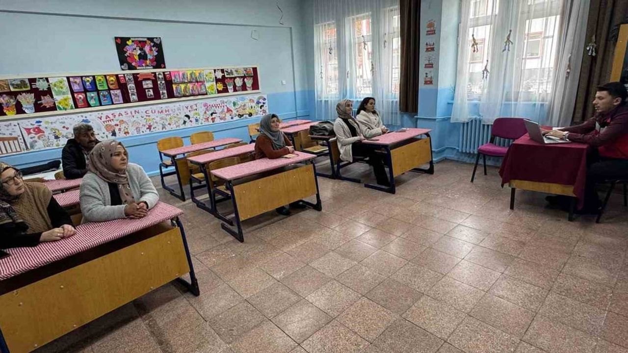 Dumlupınar Gazi İlkokulu Personeline Hijyen ve Gıda Güvenliği Eğitimi