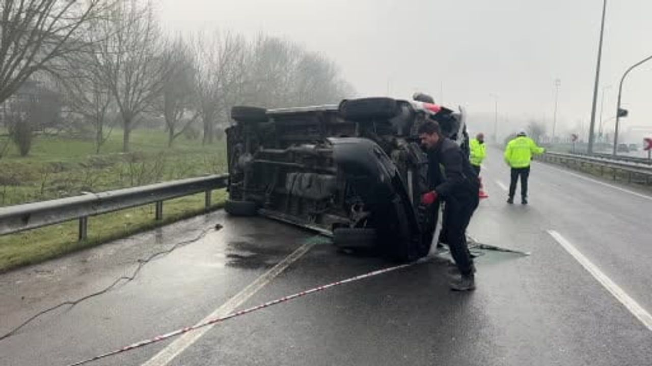 Düzce’de ambulans devrildi: 2 kişi yaralandı