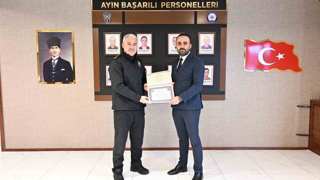Düzce'de aralık ayında üstün başarı gösteren emniyet personeli ödüllendirildi
