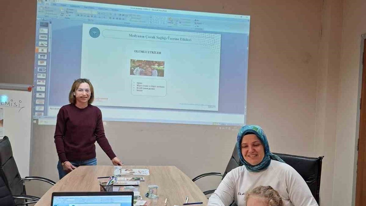 Düzce'de Çocuk Akademisi: Aile ve çocuklara yönelik eğitimler devam ediyor