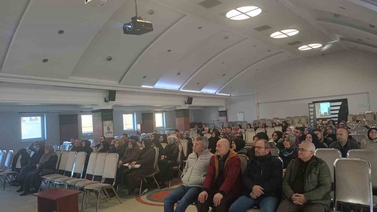 Düzce’de Diyanet’in Umre Hazırlık Kursu: Manevi ve Pratik Eğitim Verildi