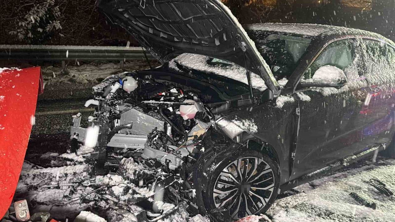 Düzce’de Gölyaka bağlantı yolunda kar kaynaklı kafa kafaya çarpışma: 7 yaralı