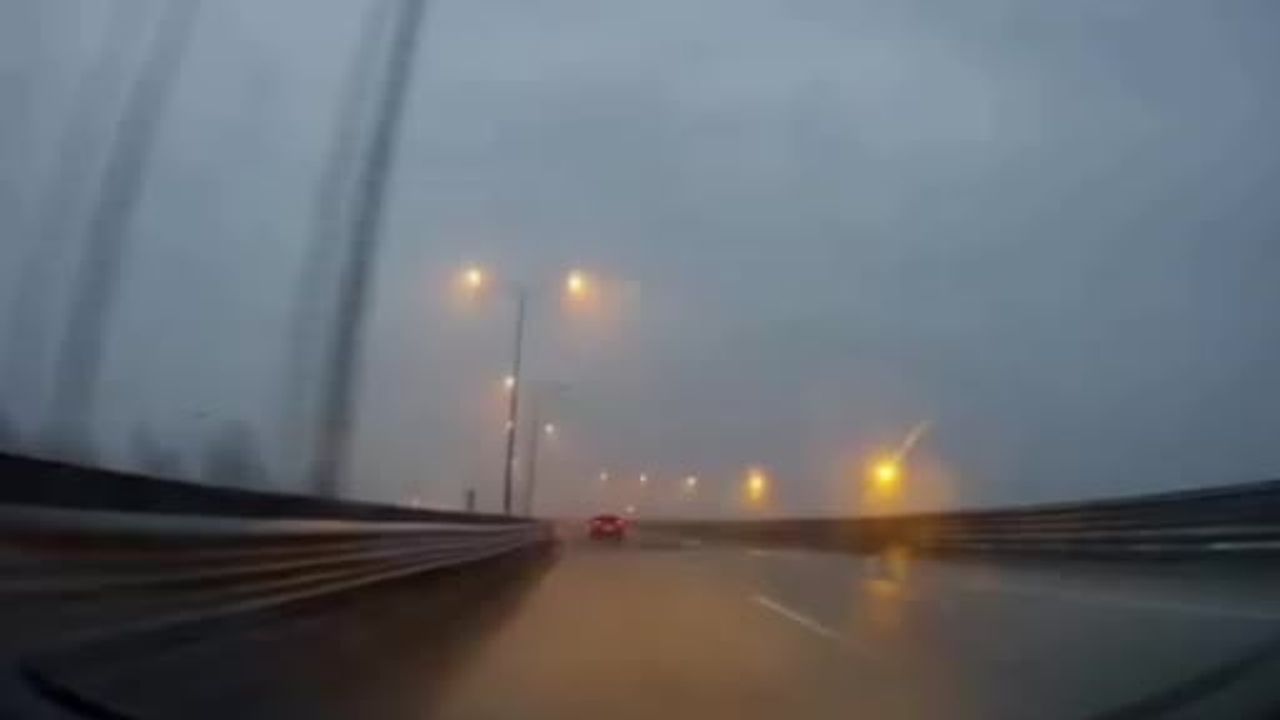 Düzce'de Kuzey Çevre Yolu'nda ters şerit çarpışması: Araç kamerası kazayı kaydetti