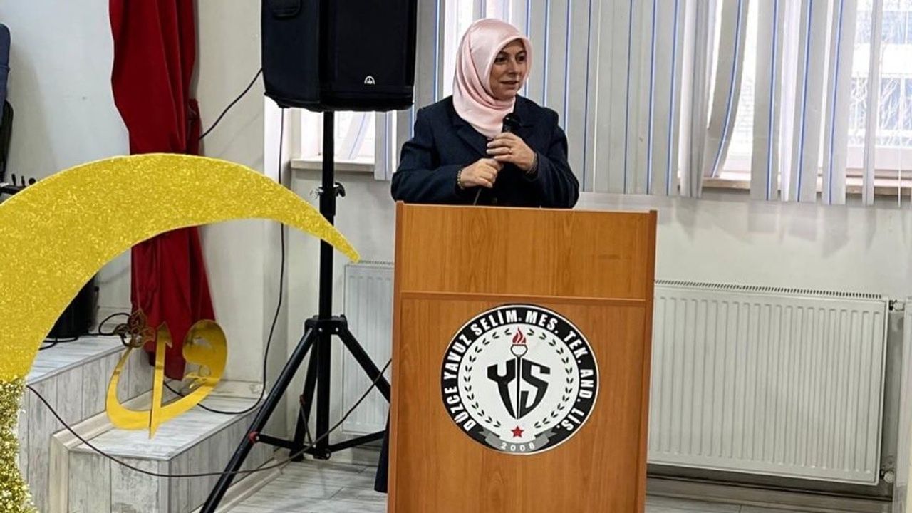 Düzce’de lise öğrencilerinden Mevlana’yı anma tasavvuf musikisi konseri