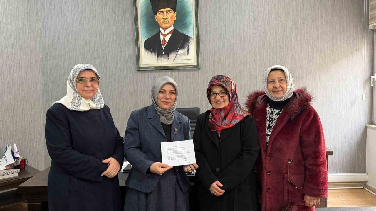 Düzce'de Milli Eğitim Müdürü Gülşen Özer, emekli öğretmenleri ağırladı