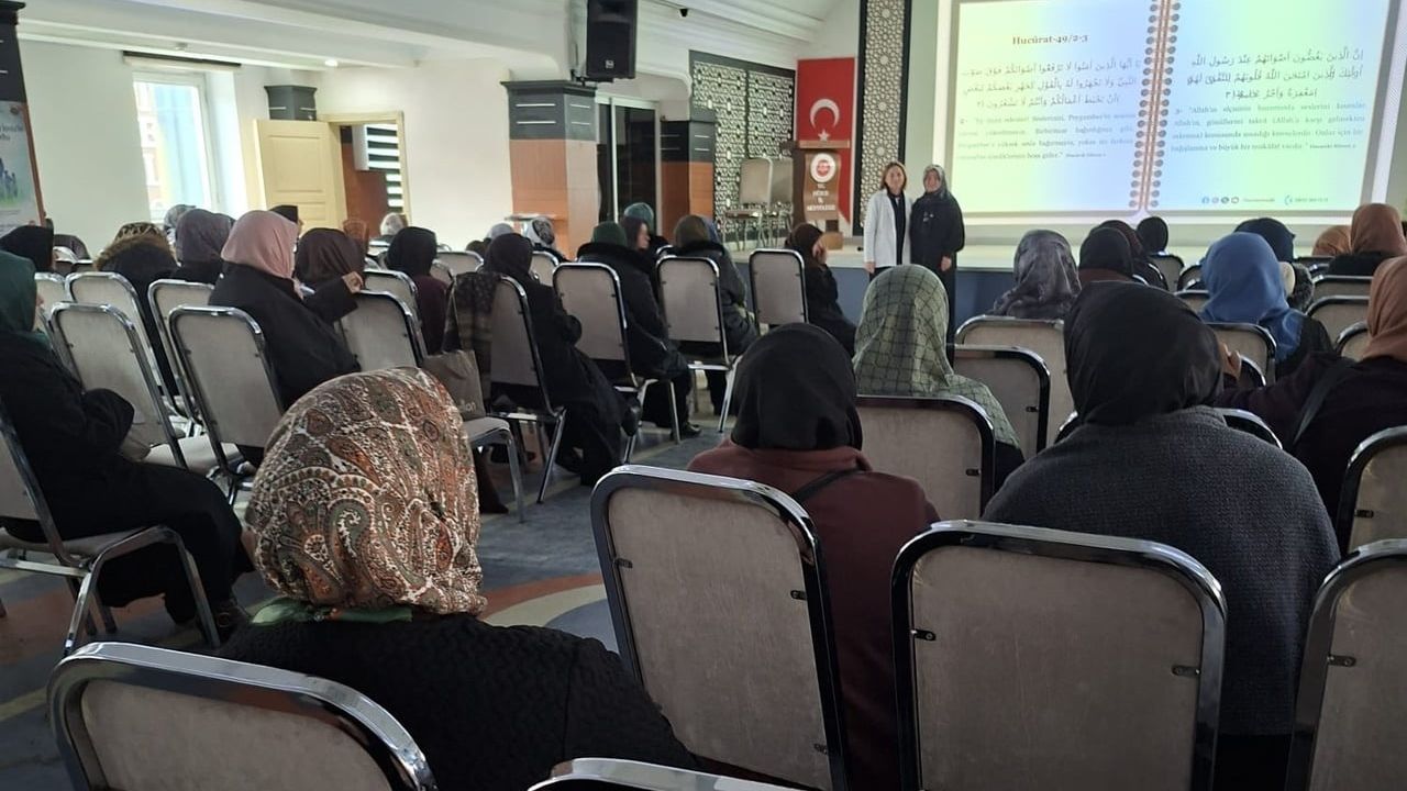 Düzce'de Sağlıklı Menopoz Okulu eğitimleri başladı