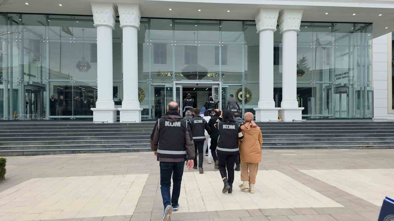 Düzce'de tapu memurunun dikkati sahte kimlikle arazi satışını engelledi