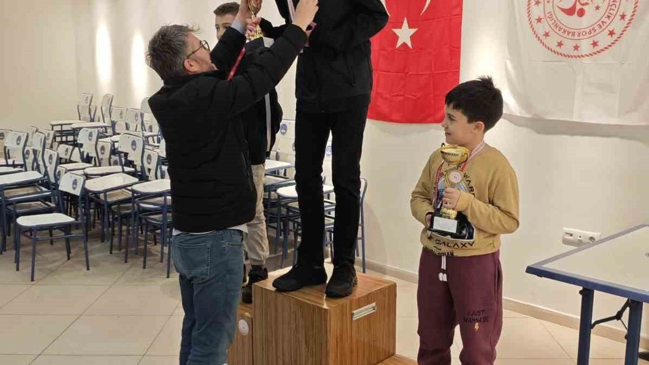 Düzce'de Türkiye Gençler Satranç Şampiyonası İl Birinciliği tamamlandı