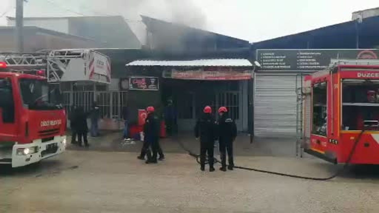 Düzce'de vatandaşın dikkati sanayi çarşısındaki yangını büyümeden önledi