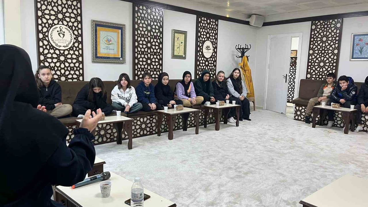 Düzce Gençlik Merkezi, Beyciler Ortaokulu öğrencilerini ağırladı — Atölye ve değerler eğitimi tanıtıldı