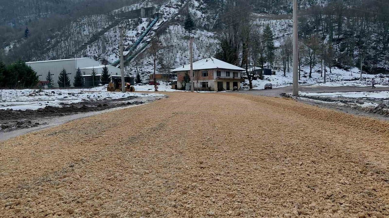 Düzce İl Özel İdaresi, Uğur Köyü'nde malzemeli yol bakımını tamamladı