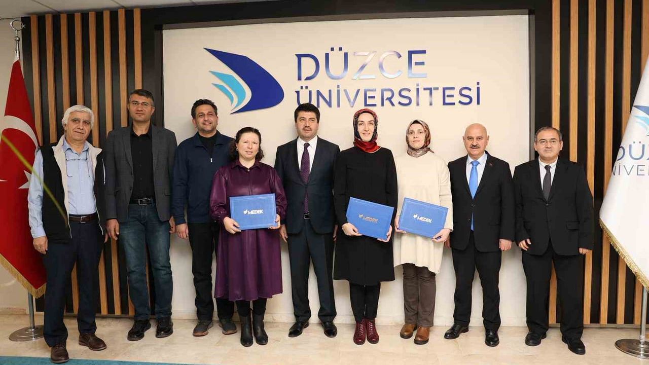 Düzce Meslek Yüksekokulu'nun Bilgisayar, Makine ve Elektrik Programları MEDEK tarafından akredite edildi