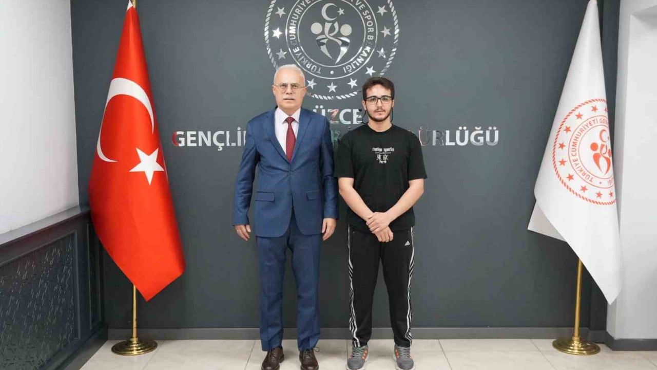 Düzce’nin Wushu Kung Fu Şampiyonu Ali Rıza Argun, İl Müdürünü Ziyaret Etti
