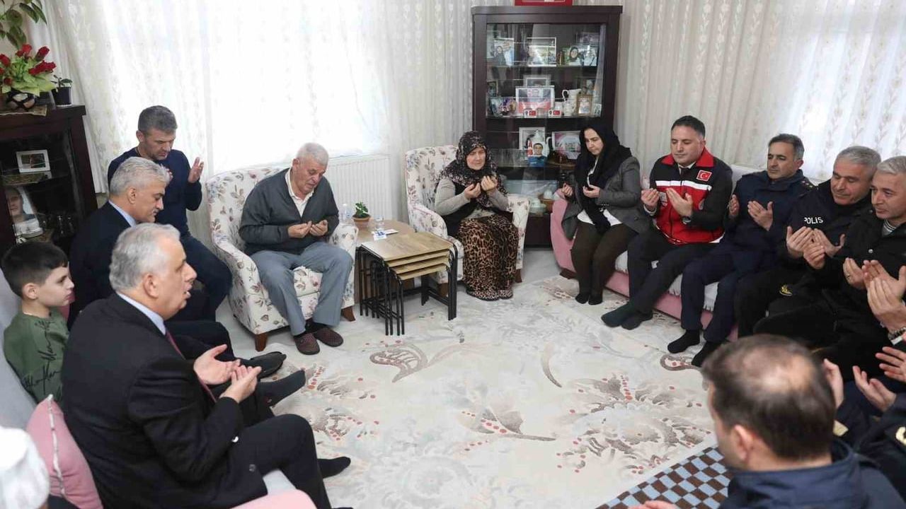Düzce Valisi Mehmet Makas, İlk Resmi Ziyaretini Şehit Polis Turgut Külünk’ün Ailesine Yaptı