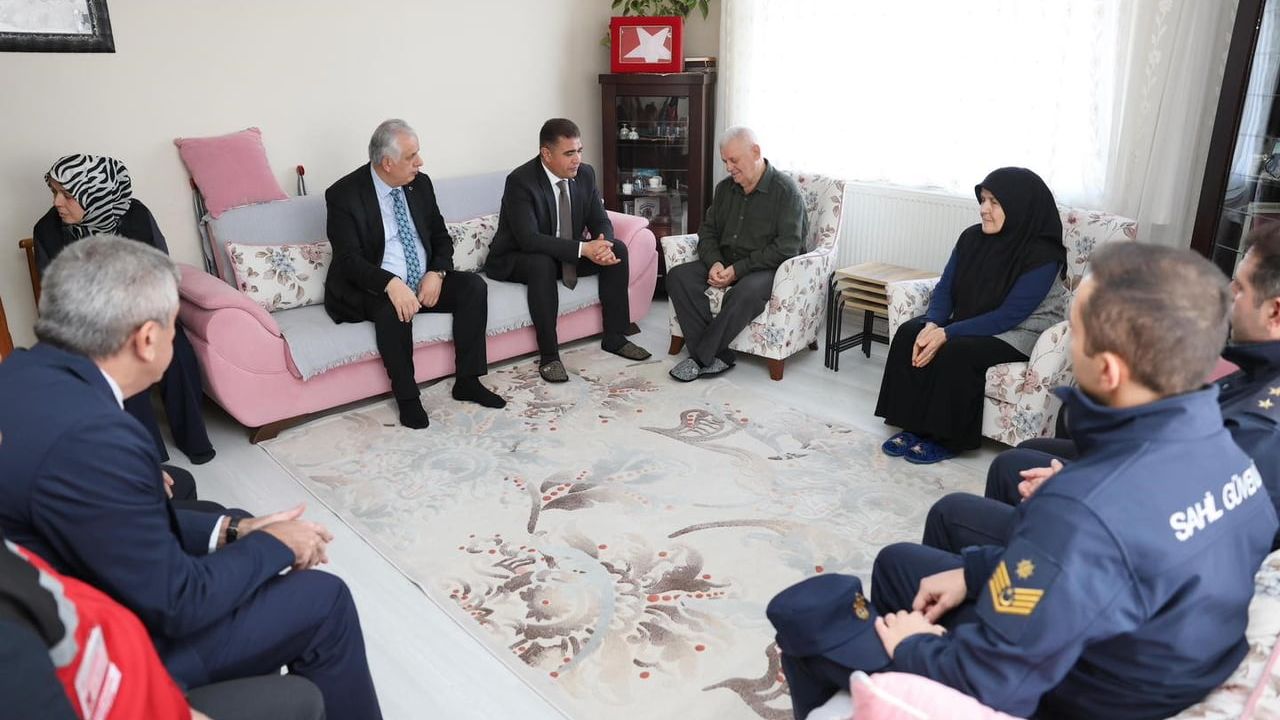 Düzce Valisi Selçuk Aslan, Şehit Polis Turgut Külünk'ün Ailesine Veda Ziyareti