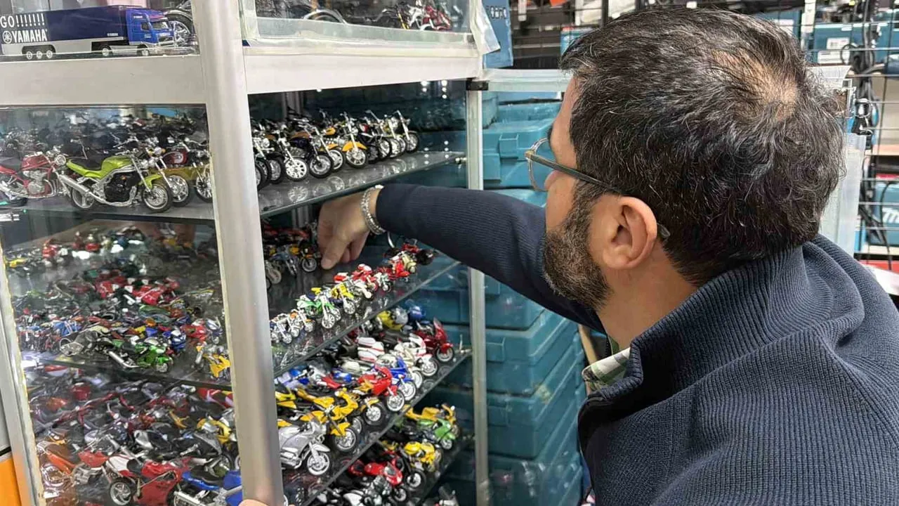 Düzceli Esnaf Aydın Çetinkaya, 30 Yılda 400'ü Aşkın Motosiklet Maketi Topladı