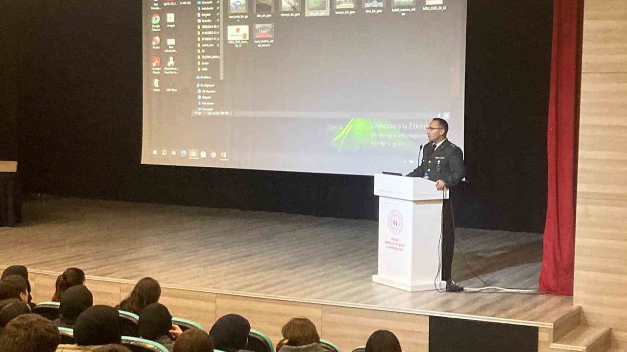 Düzceli lise öğrencilerine MSÜ ve askerlik mesleği tanıtıldı