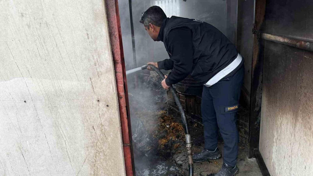 Düziçi Boğaziçi Mahallesi'nde müstakil evin kilerinde yangın itfaiye tarafından söndürüldü