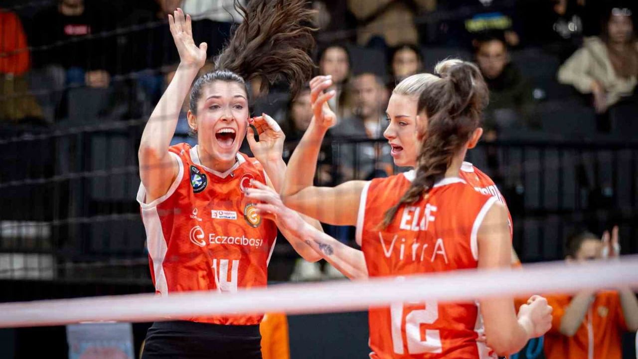 Eczacıbaşı Dynavit, CEV Zeren Group Şampiyonlar Ligi'nde Vero Volley Milano'yu 3-2 Yendi