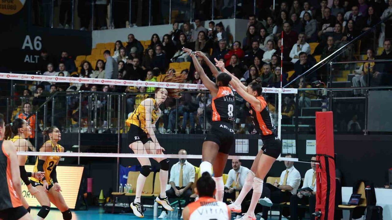 Eczacıbaşı Dynavit, Vodafone Sultanlar Ligi'nde V. Bank'ı 3-1 mağlup etti