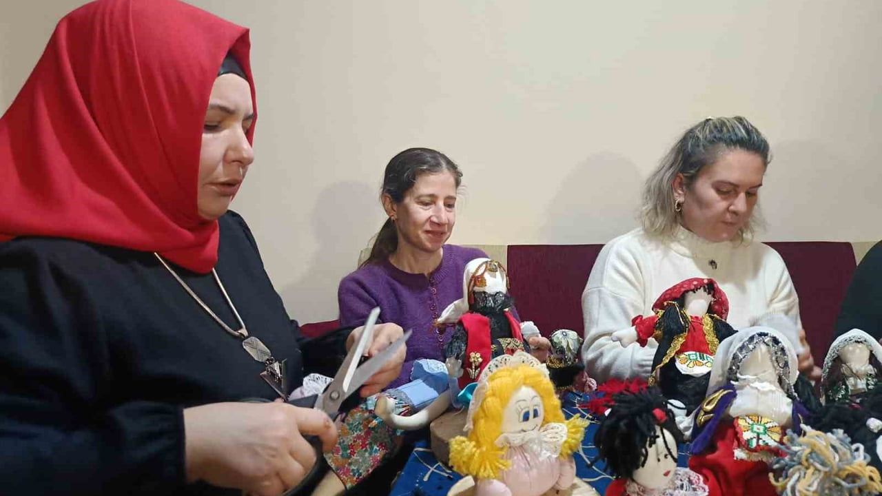 Edirne’de geri dönüşümle hayata dönen gelenek: İlkyaz Bez Bebekleri