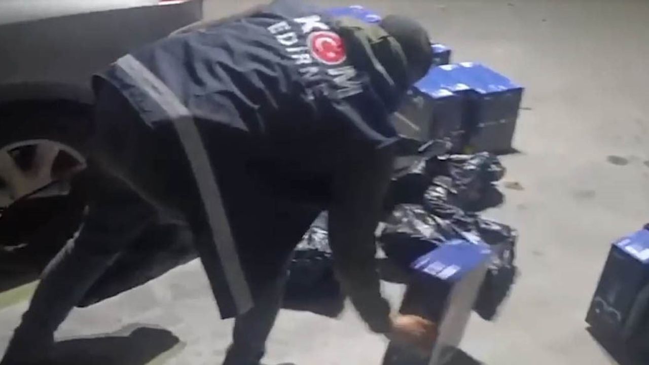 Edirne'de Kapıkule ve Hamzabeyli'de 2 milyon TL değerinde kaçak ürün ele geçirildi
